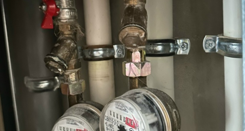 «Тихая река в трубах»: жители жалуются на перебои с напором воды