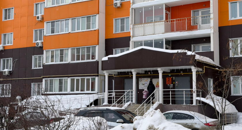 В Оренбурге мужчина убил арендодателя ножом и угрожал его жене