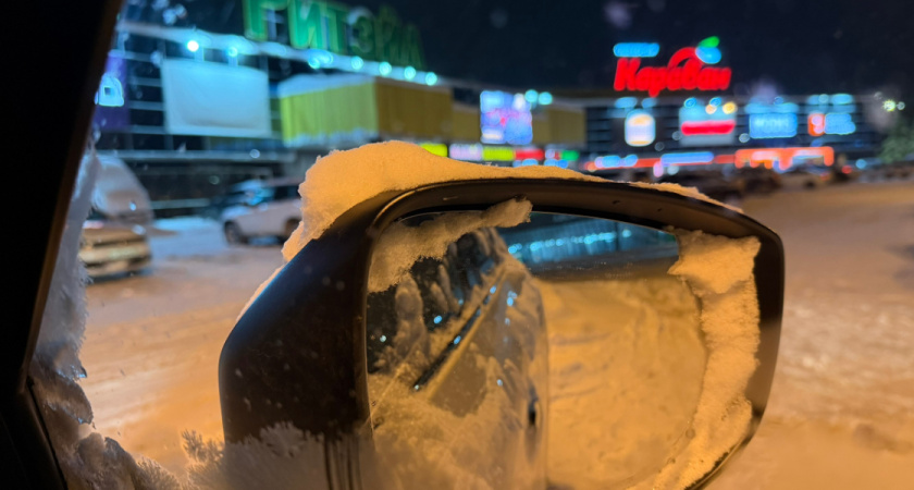 Люди в Оренбурге эвакуировались из торгового комплекса