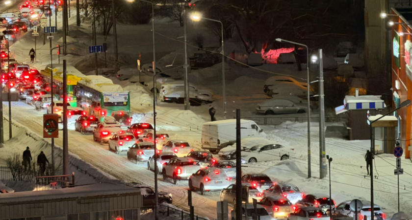 Водители Оренбуржья жалуются на огромные пробки