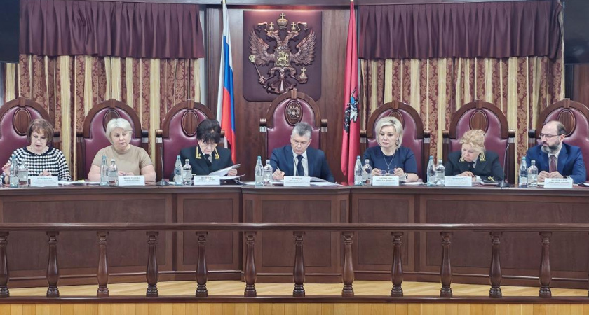 В Оренбуржье суд рассматривает дело банды сутенеров