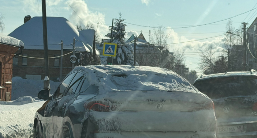 В Оренбурге водителей с заснеженными номерами могут лишать прав