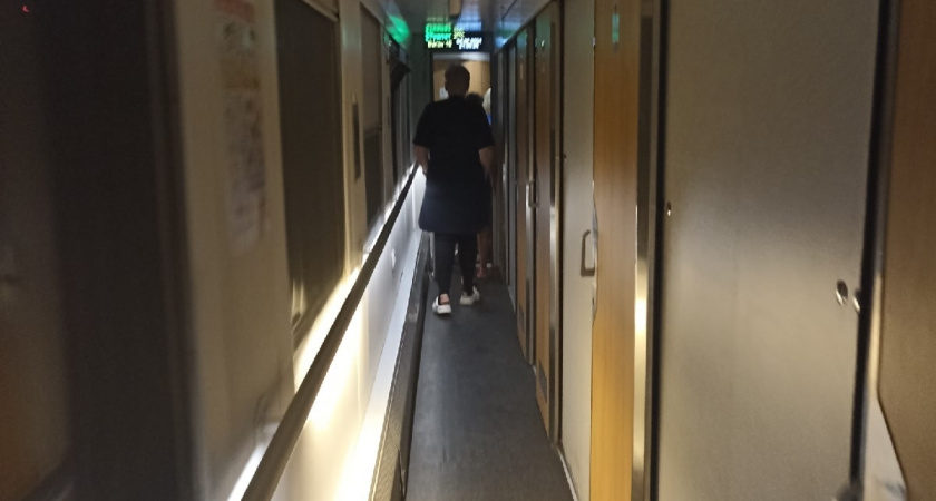 Проводник разбудил посреди ночи и потребовали переселиться: утром узнала настоящую причину - причина ошарашила 