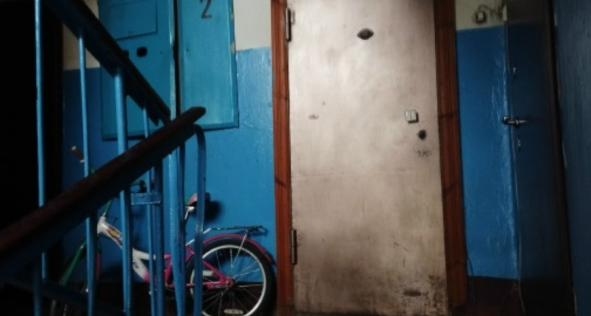 Тревожный сигнал с Промыслового, 8: Жильцы бьют тревогу из-за состояния подъезда