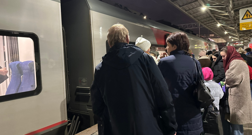 Попутчица ругалась на весь вагон из-за просьбы проводницы: сдать белье без скандала не удалось - обязан ли пассажир это делать