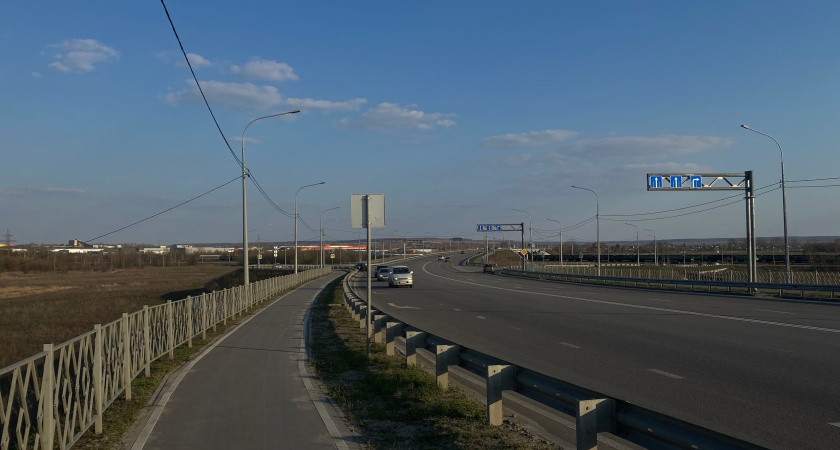 Верховный суд расставил все точки над "и": можно ли обгонять трактора через сплошную линию разметки 