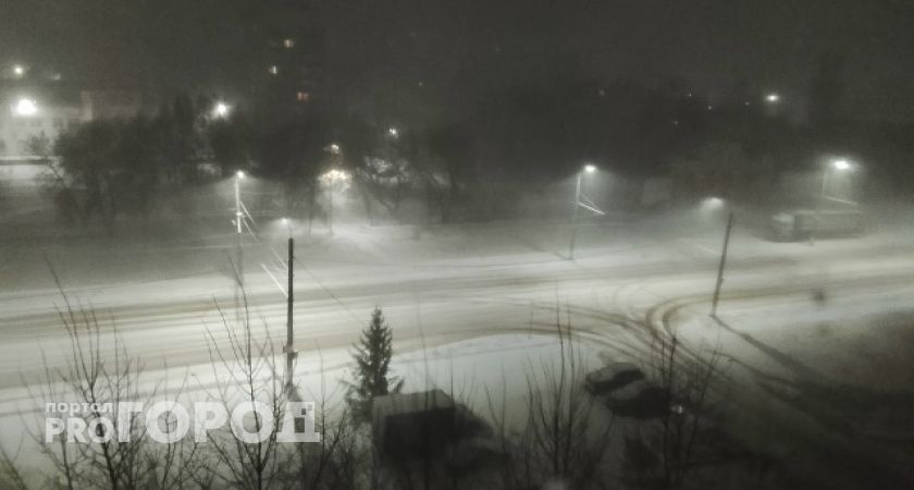 В Оренбургской области из-за метели закрыли несколько дорог в Адамовском районе