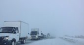 На дорогах Оренбуржья затруднено движение из-за метели