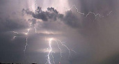 Погода в Оренбуржье: гроза и сильный ветер
