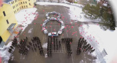 Полицейские, общественный совет и кадеты устроили флешмоб к 8 марта, видео