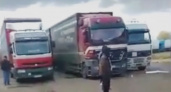 Стадо фур. Десятки большегрузов застряли в Оренбуржье на границе с Казахстаном