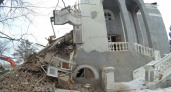 Конец "обкомовской дачи". В Оренбурге наполовину снесли легендарное здание, обзор Орен1