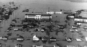 Широка река. Фотография паводка в Орске в 1957 году
