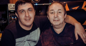 Белые розы и розовый вечер. Основатель группы «Ласковый май» отметил свой юбилей в Оренбурге