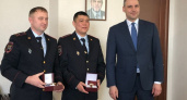 Губернатор наградил полицейских, спасших водителей на трассе