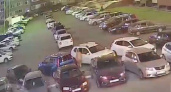 В Оренбурге голая женщина ночью била иномарки