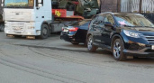 У здания областного правительства появилась военная техника