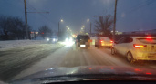 Снегопад парализовал движение в Оренбурге
