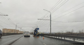 Жители Оренбурга требуют снять гирлянду с моста через Урал
