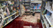 В оренбургском магазине разлилось "море" из красного вина
