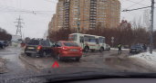 В Оренбурге на пересечении Березки и Театральной столкнулись три автомобиля