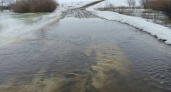 Число закрытых дорог из-за паводка в Оренбуржье увеличилось