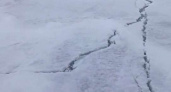  На льду Ириклинского водохранилища появились трещины