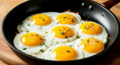 Почему нельзя жарить яичницу на подсолнечном масле. Запомните это раз и навсегда