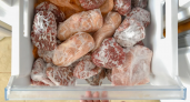 Всегда делала это неправильно: вот как разморозить мясо без микроволновки за 10 минут — останется сочным
