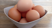 Всю жизнь чистила яйца неправильно. Повар раскрыла секрет, чтобы скорлупа сама отходила от белка