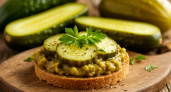Нет ничего проще и вкуснее, чем эта шикарная закуска из соленых огурцов. Уходит так быстро, что не успеваешь донести до стола