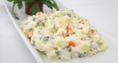 Салат "Вкусняшка" — название говорит само за себя: и к семейному ужину, и к большому празднику — про оливье напрочь забыли