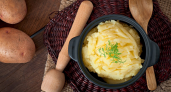 Не молоко и не масло: Вот что кладут в пюре для нежного сливочного вкуса — за такую картошку гости готовы подраться