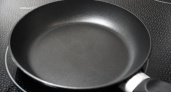 Лайфхак для очищения сковородки с применением чёрного чая