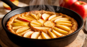 Рецепт яблочного пирога: никакой духовки — хватит и обыкновенной сковороды