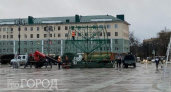 В Оренбурге начали собирать главную новогоднюю елку