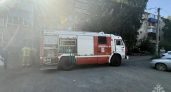 В Орске на пожаре в пятиэтажном доме спасли мужчину