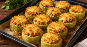 Вкуснее перцев и проще голубцов: кабачки фарширую мясом — сочные «бочонки» под румяной тягучей сырной корочкой