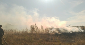 В Оренбургском районе больше суток тушили загоревшийся стог сена