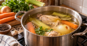 В какую воду класть мясо: в горячую или холодную — главное правило наваристого бульона