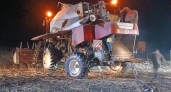 В Сакмарском районе во время полевых работ загорелся комбайн