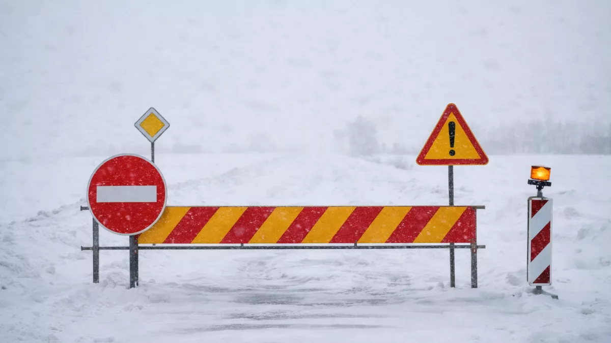 Из-за метели в Оренбуржье перекрыли сразу несколько дорог