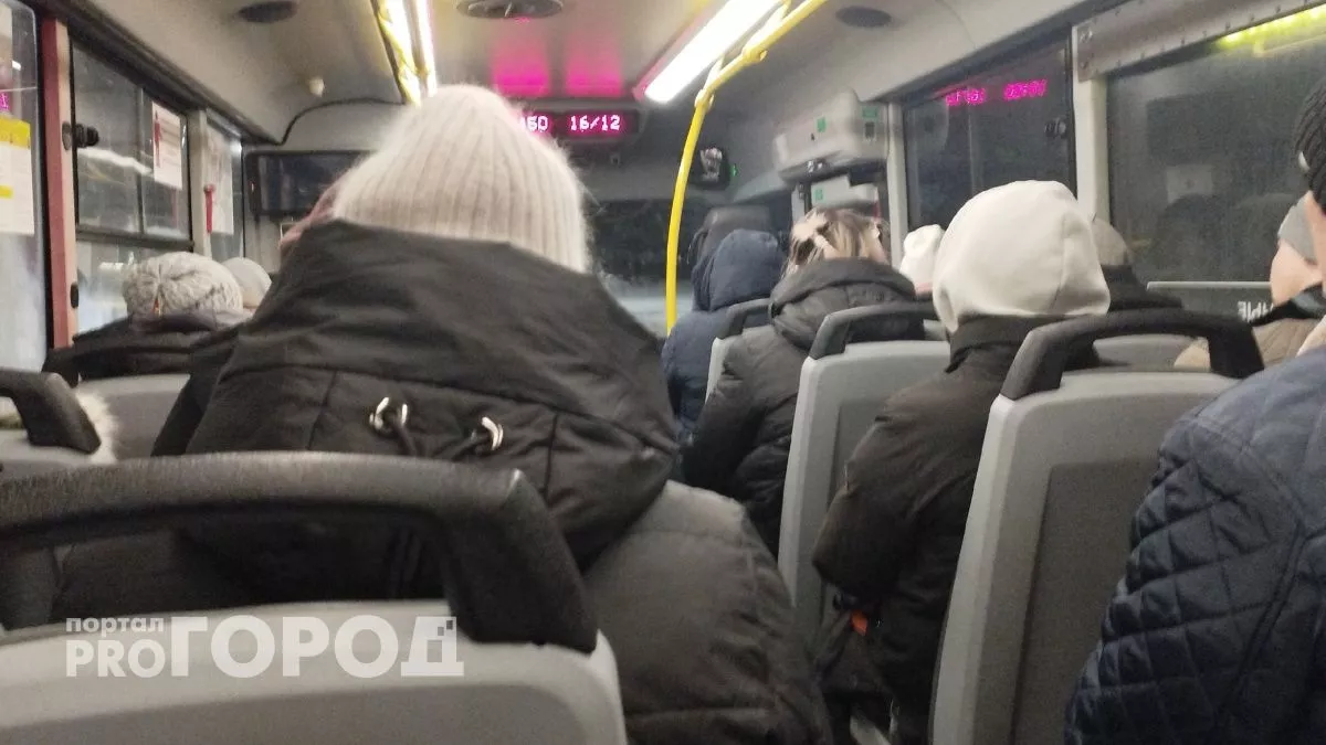 Жители Оренбурга пожаловались на переполненные автобусы вечером