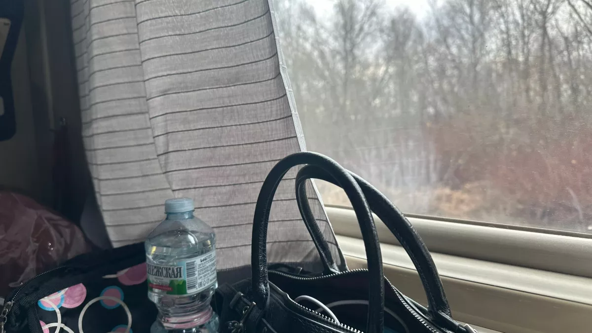 Одной фразой успокоил болтливых попутчиц в поезде: сам от себя такого не ожидал - стоит ли поступать также? 