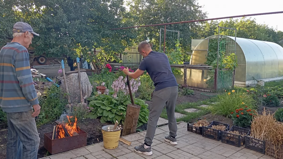 Родные крутили пальцем у виска, а я не послушал: в 65 лет бросил все и уехал в глухую деревню - почувствовал себя на 20 лет моложе 