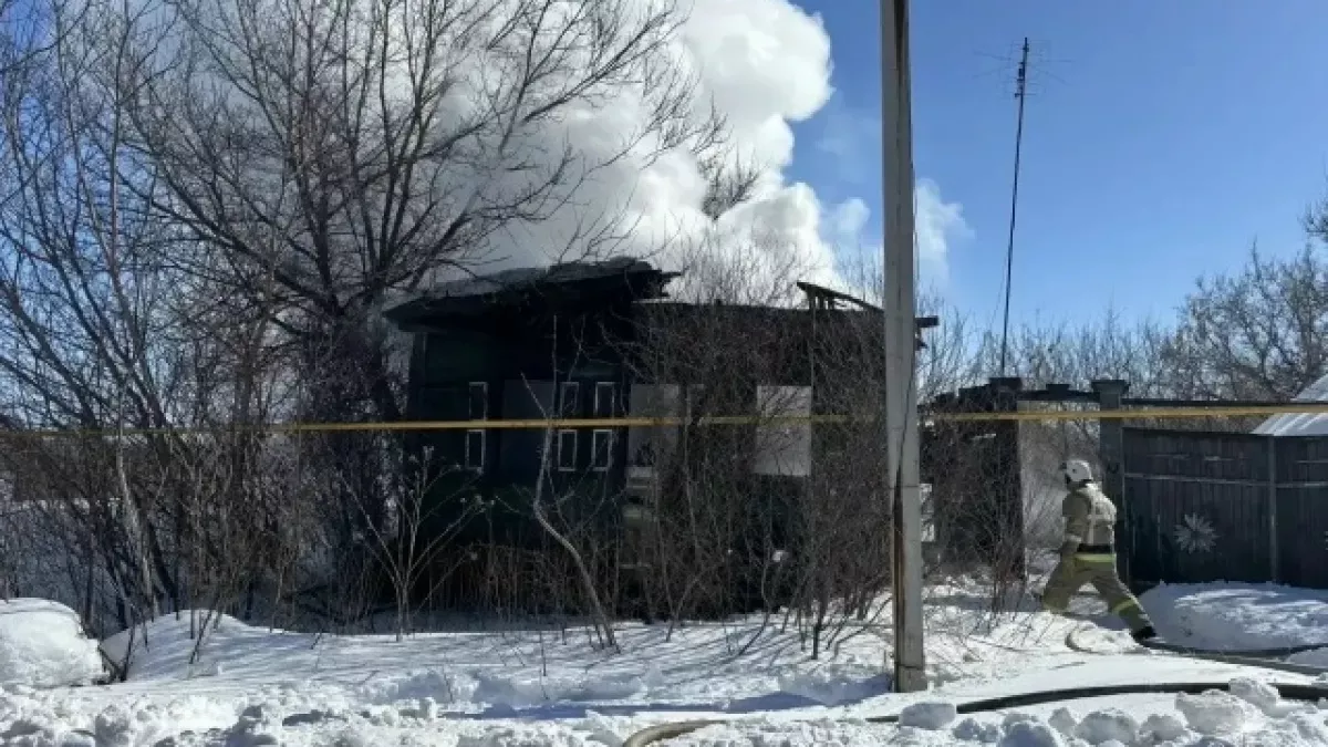 В Оренбуржье два пожара за утро: подросток спасся через окно, мужчина погиб