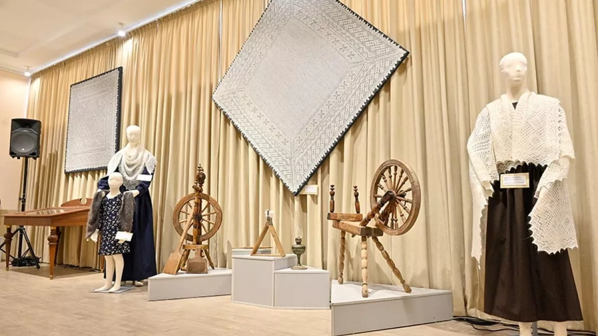 Оренбургские пуховые платки показали в Москве и Брянске