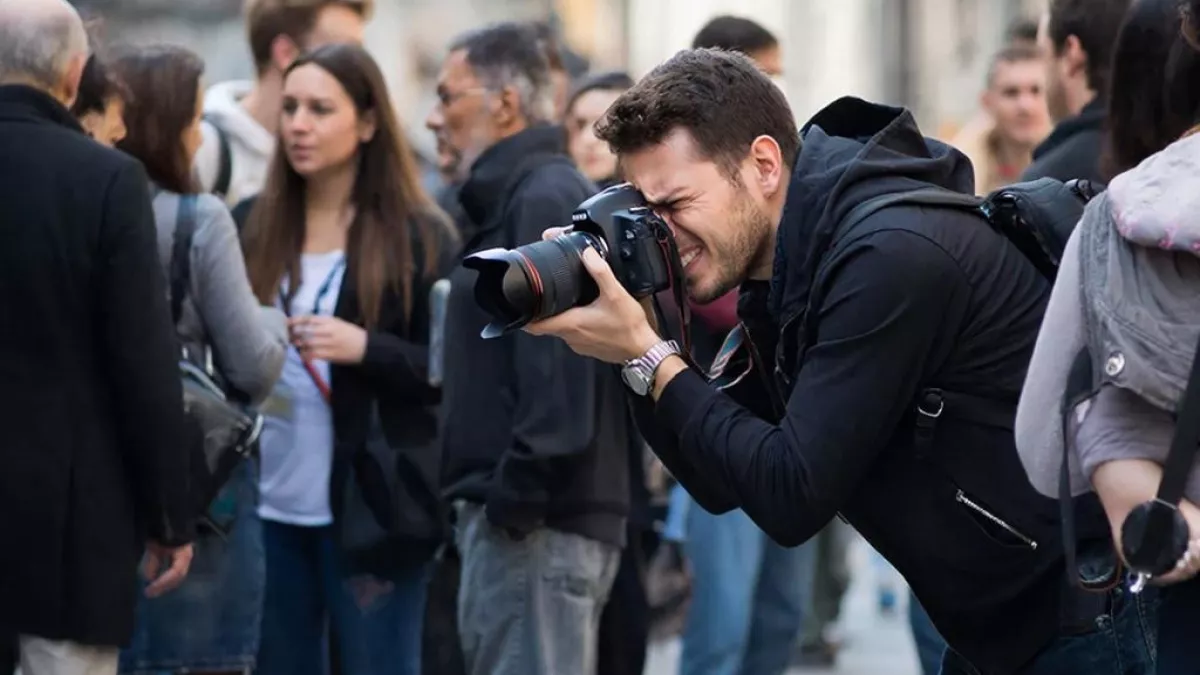 "Гоните 3000 руб. за 3 фотки!" Уличный фотограф пытался стрясти с меня деньги - поставила его на место одной фразой 