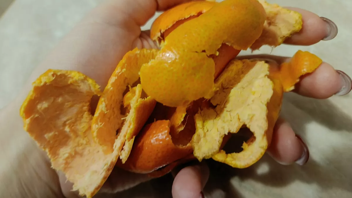 Мандариновые корки не выбрасываю: делаю из них ароматное чистящее средство - дом сверкает от чистоты 