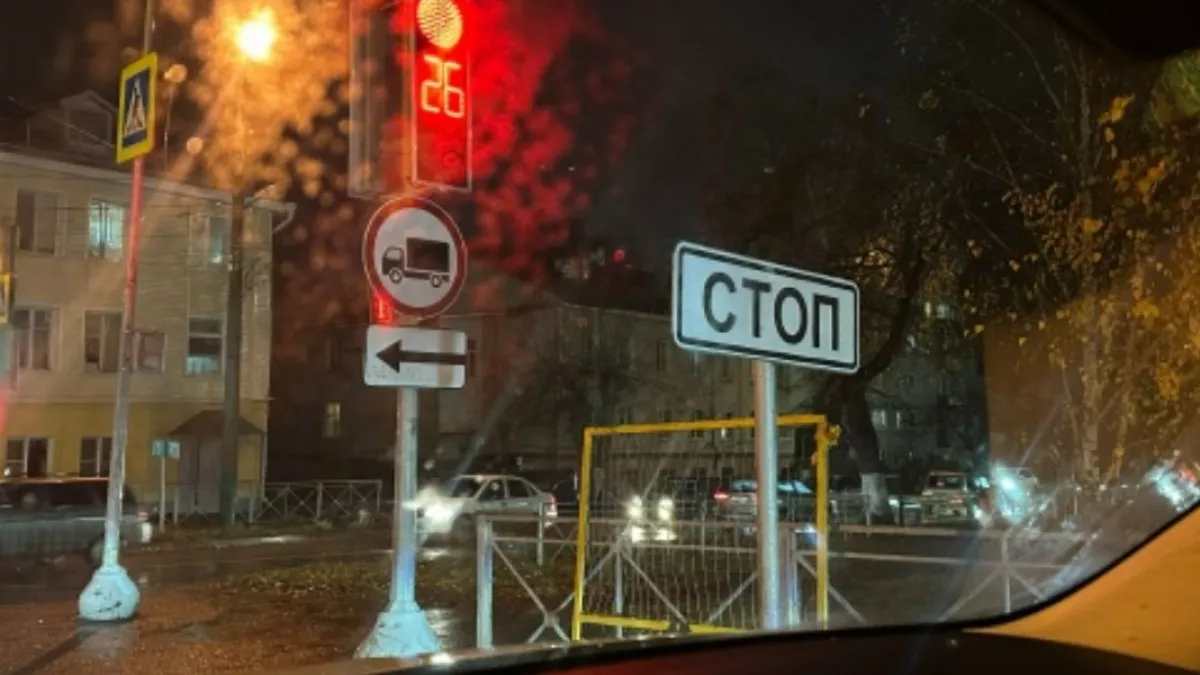 Светофорный коллапс омрачает будни жителей Оренбурга на улице Чкалова/Ст. Разина